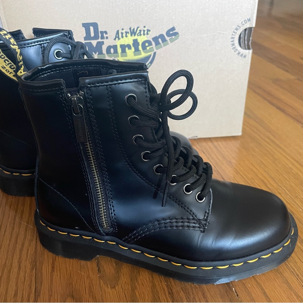 Doc Marten Zip Up Boots M5 W6
